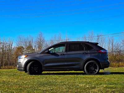 2022 Ford Edge SE