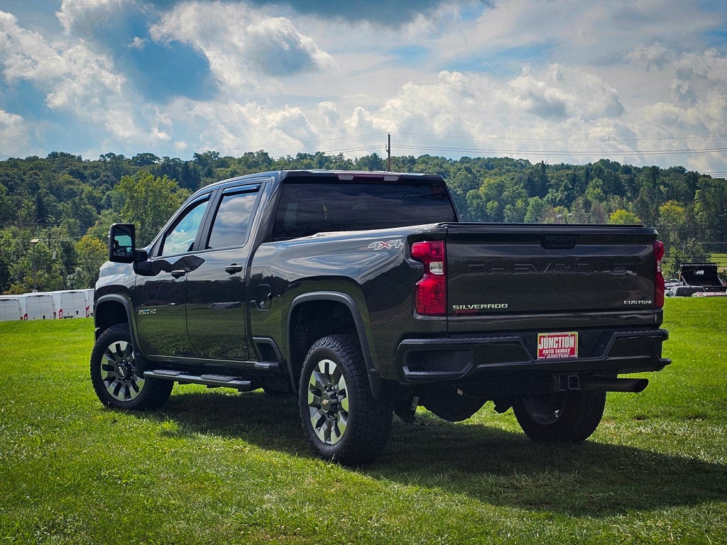 2022 Chevrolet Silverado 2500HD 4WD Crew Cab Standard Bed Custom