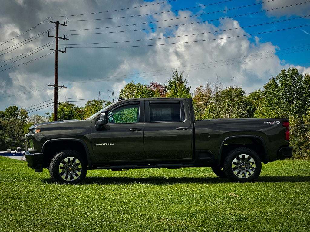 2022 Chevrolet Silverado 2500HD 4WD Crew Cab Standard Bed Custom