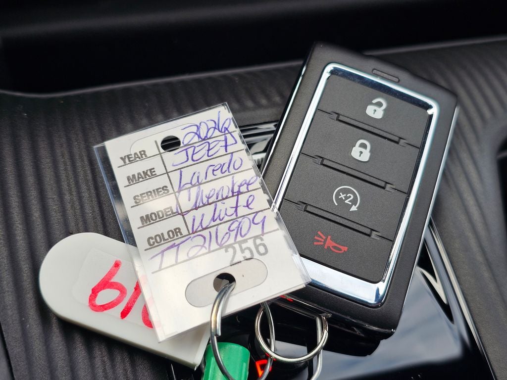 2026 Jeep Cherokee CHEROKEE LAREDO 4X4