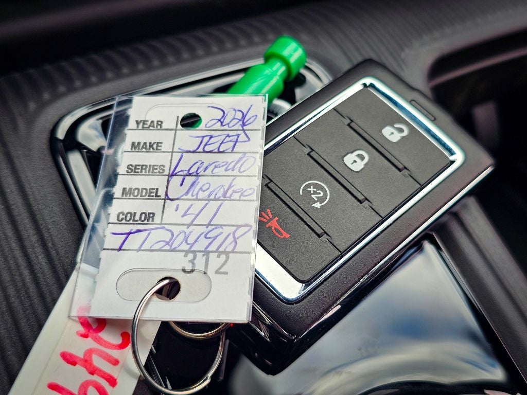 2026 Jeep Cherokee CHEROKEE LAREDO 4X4