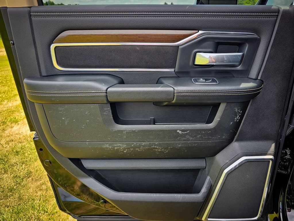 2022 RAM 3500 Laramie Crew Cab 4x4 8' Box