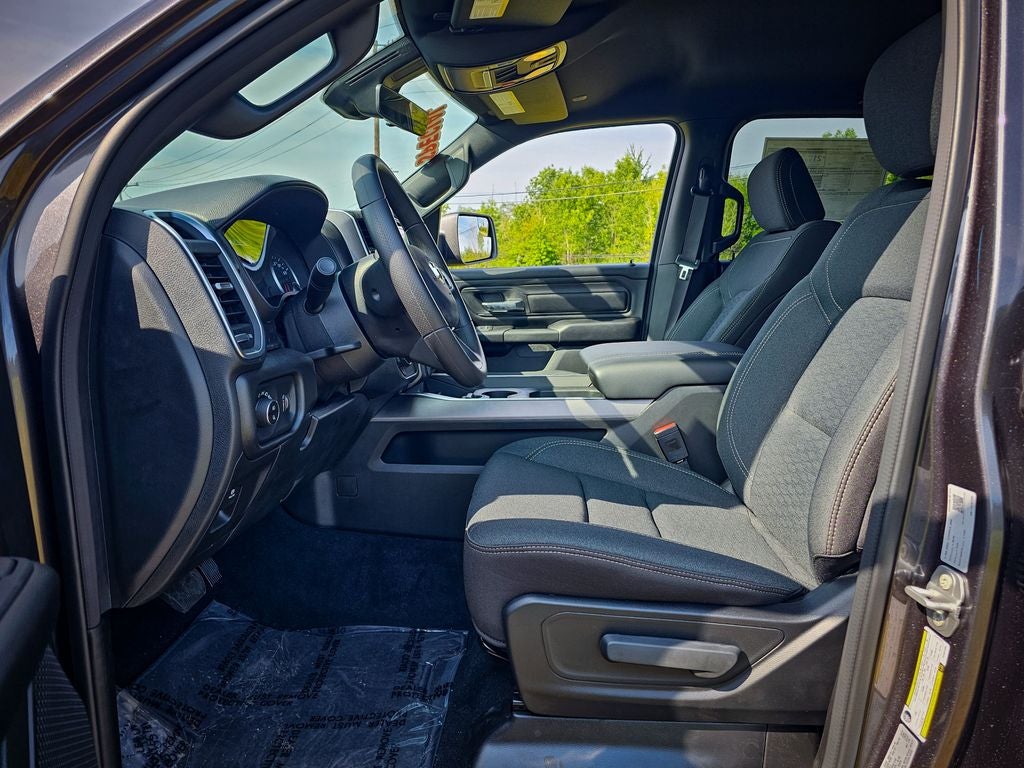 2026 RAM 1500 RAM 1500 EXPRESS CREW CAB 4X4 5'7' BOX