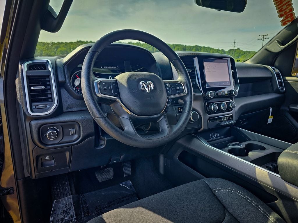 2026 RAM 1500 RAM 1500 EXPRESS CREW CAB 4X4 5'7' BOX