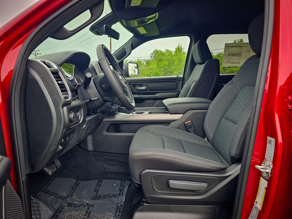 2026 RAM 1500 RAM 1500 EXPRESS CREW CAB 4X4 5'7' BOX
