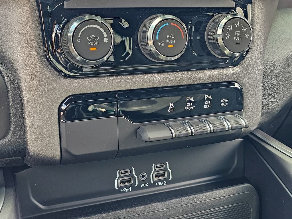 2026 RAM Ram 1500 RAM 1500 EXPRESS CREW CAB 4X4 5'7' BOX