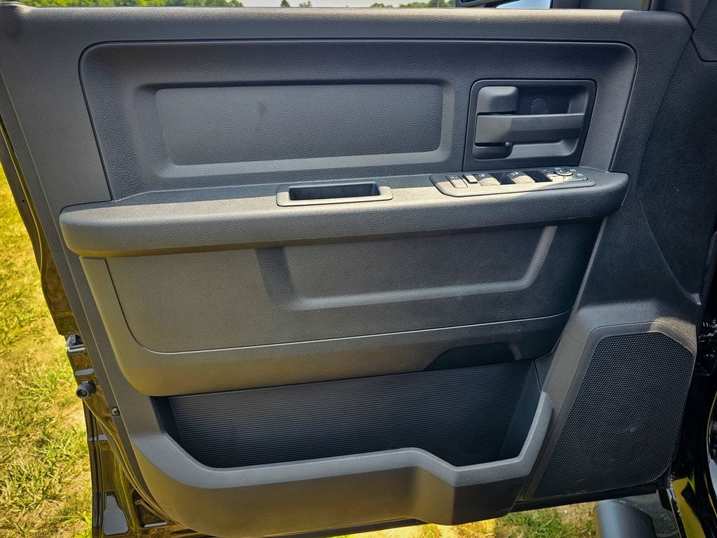 2026 RAM Ram 2500 RAM 2500 BLACK EXPRESS CREW CAB 4X4 6'4' BOX