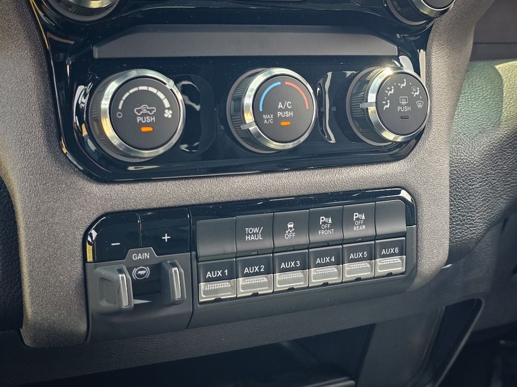 2026 RAM Ram 2500 RAM 2500 BLACK EXPRESS CREW CAB 4X4 6'4' BOX