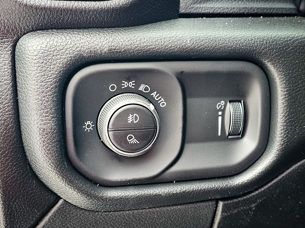 2026 RAM Ram 2500 RAM 2500 BLACK EXPRESS CREW CAB 4X4 6'4' BOX