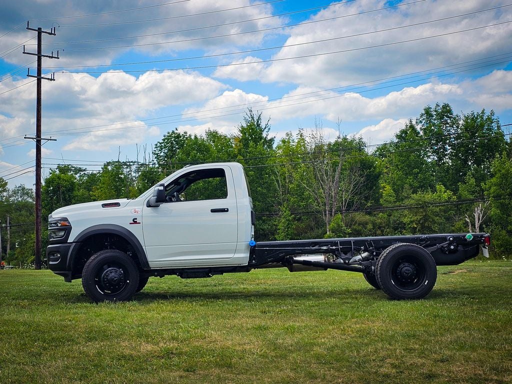 2026 RAM 5500 Chassis RAM 5500 TRADESMAN CHASSIS REGULAR CAB 4X4 84' CA