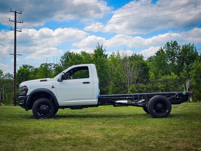 2026 RAM 5500 Chassis RAM 5500 TRADESMAN CHASSIS REGULAR CAB 4X4 84' CA