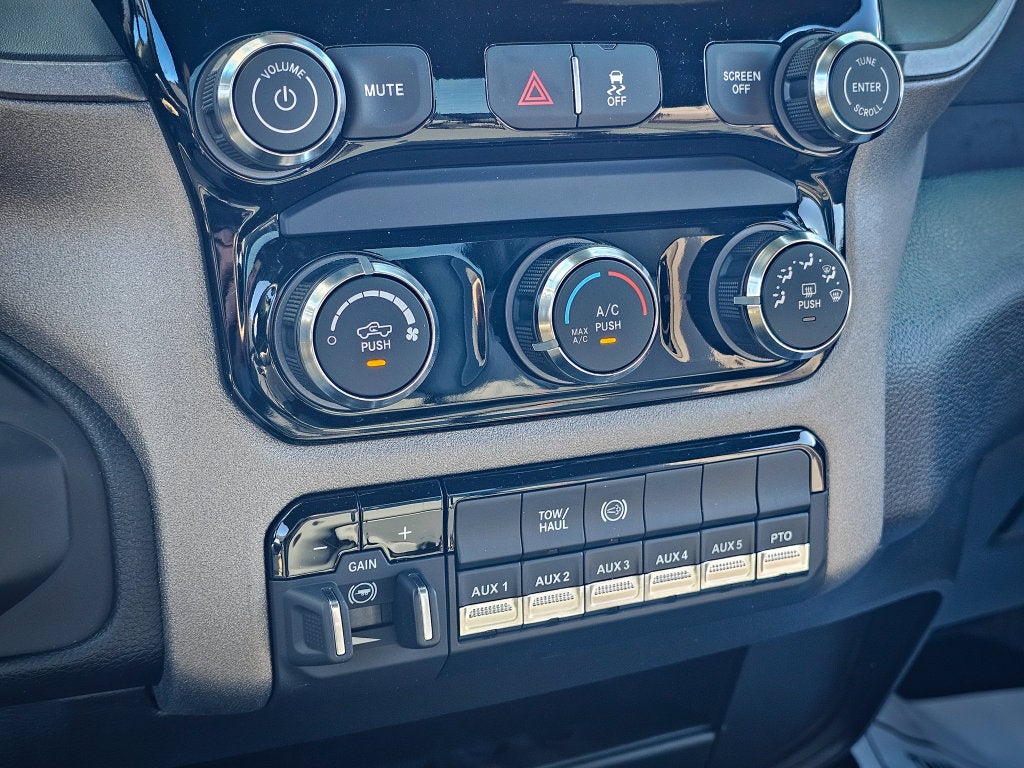 2027 RAM Ram 3500 Chassis Cab RAM 3500 TRADESMAN CHASSIS REGULAR CAB 4X4 60' CA