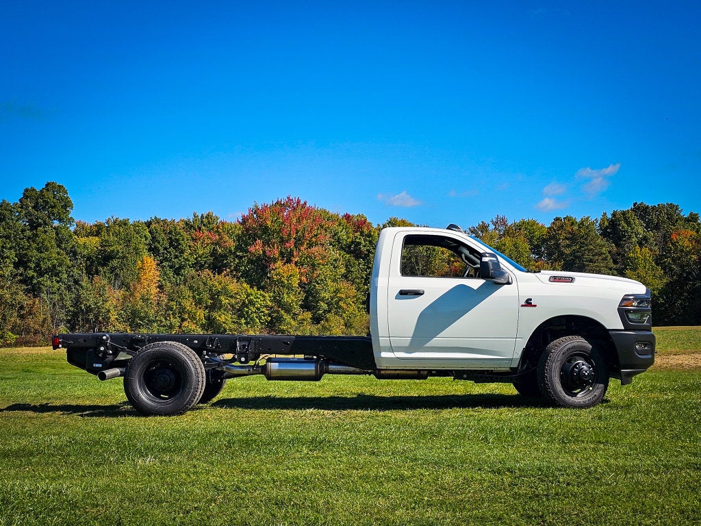 2027 RAM Ram 3500 Chassis Cab RAM 3500 TRADESMAN CHASSIS REGULAR CAB 4X4 84' CA