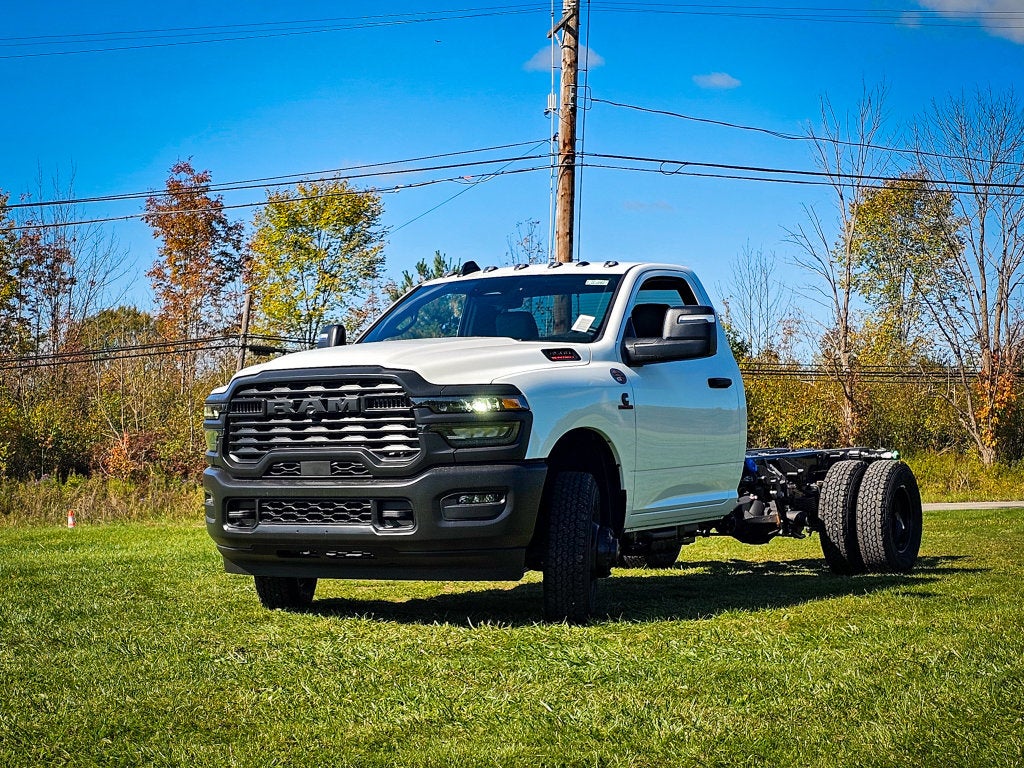 2027 RAM Ram 3500 Chassis Cab RAM 3500 TRADESMAN CHASSIS REGULAR CAB 4X4 84' CA