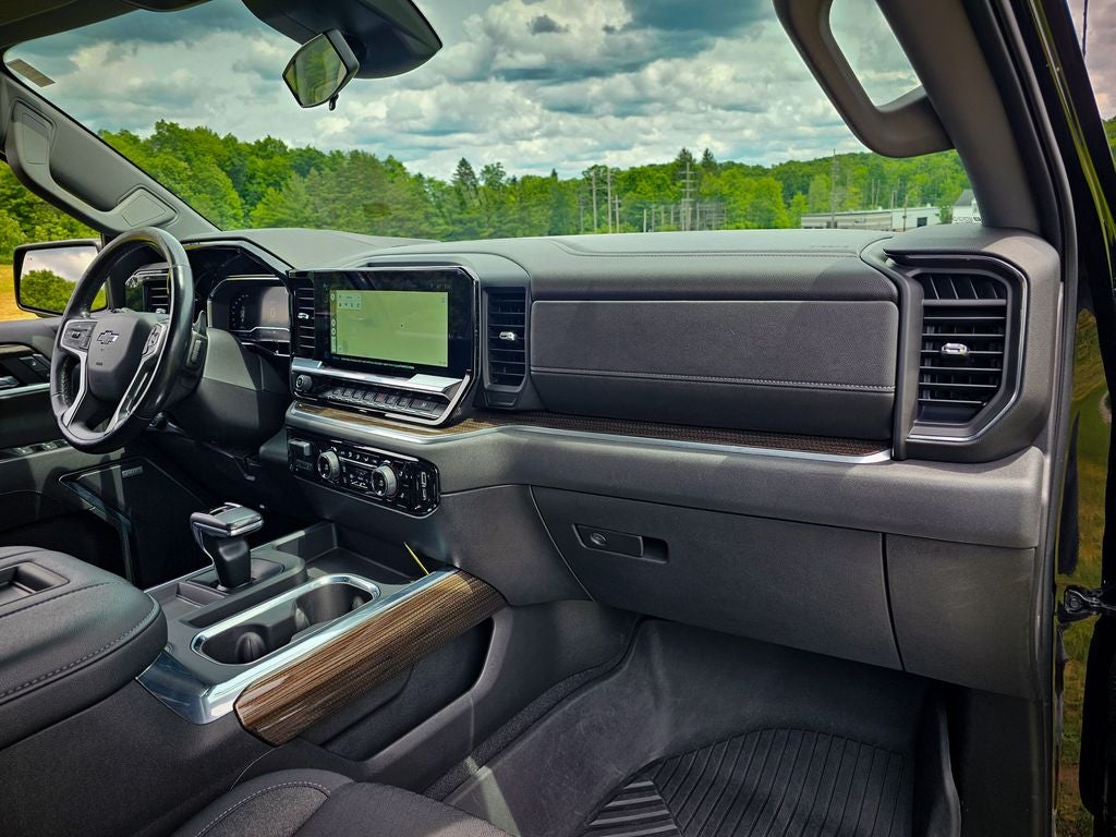 2022 Chevrolet Silverado 1500 4WD Crew Cab Short Bed RST