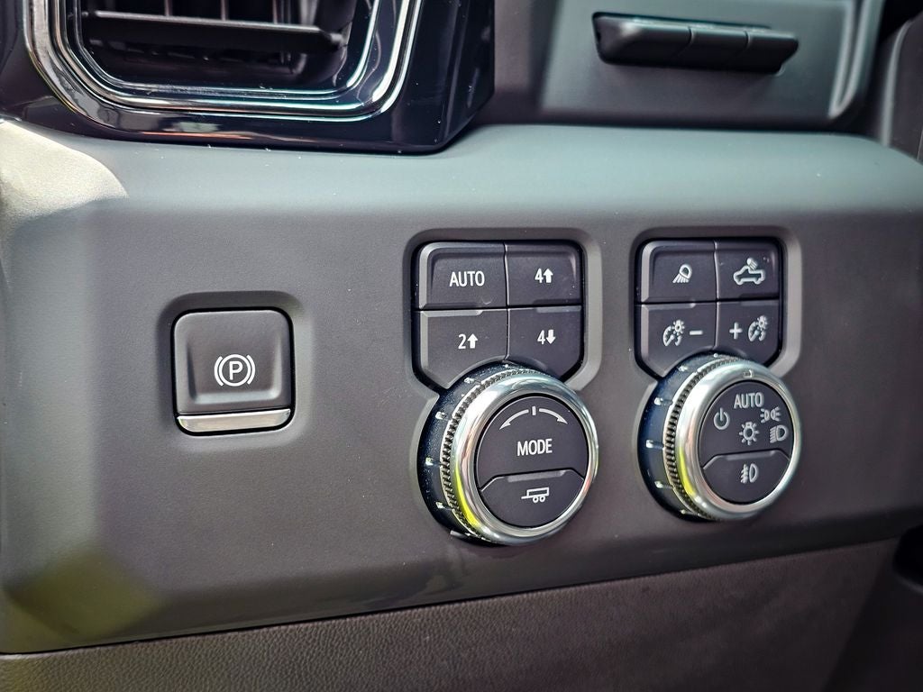 2024 GMC Sierra 1500 4WD Crew Cab Short Box AT4