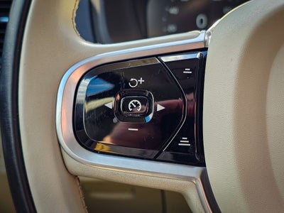 2020 Volvo XC90 T6 Momentum 6 Passenger