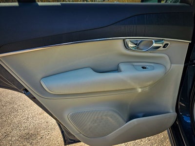 2020 Volvo XC90 T6 Momentum 6 Passenger