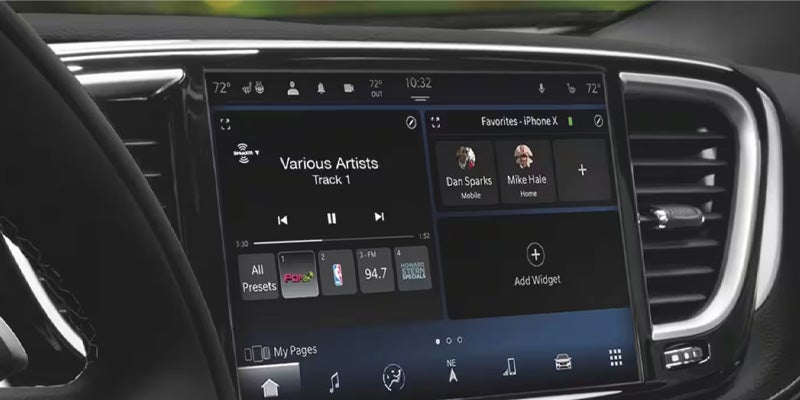 pacifica hybrid interior tech Junction CDJR in Chardon OH